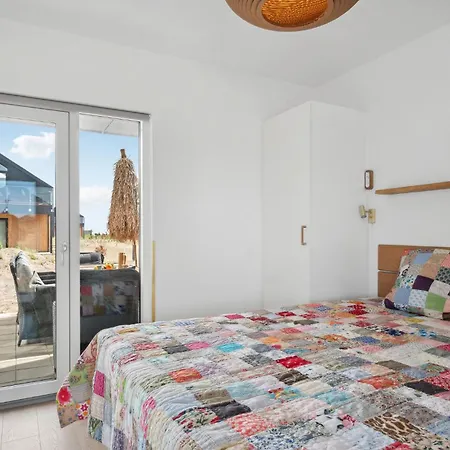 Kysthusene, Lejl 1 아파트